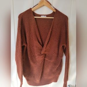 Center Twist Sweater